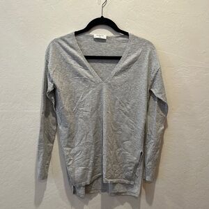 Aritzia Babaton Gray V-Neck Long Sleeve Sweater
